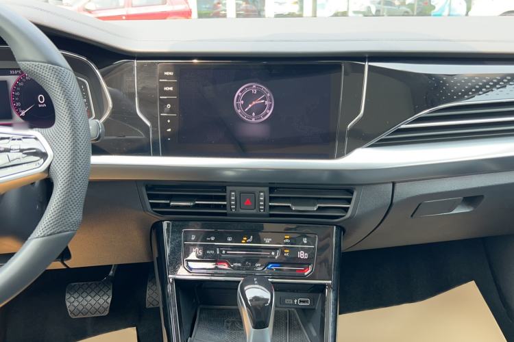 Used Volkswagen Passat 2024 380TSI Dragon Glory Edition Audio And AC Panel