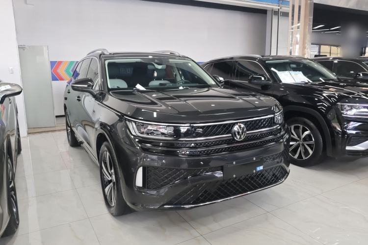 Used Volkswagen Tavendor 2024 380TSI All-Wheel Drive R-Line Cruise Edition Front Right 45 Deg