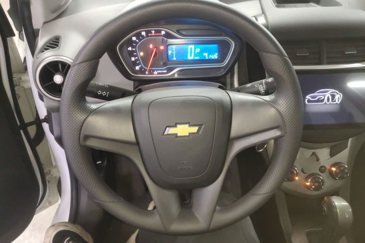 Used Chevrolet Aveo Sonic 2014 Sedan 1.4SL AT Stylish Sunroof Edition