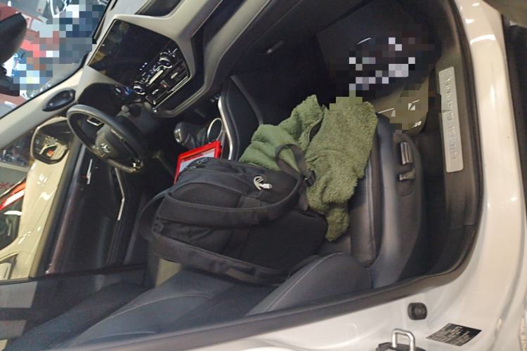 Used Toyota Highlander 2023 2.5L Smart Electric Hybrid Dual-Motor All-Wheel-Drive Supreme Edition – 7 Seats Right Front Seat