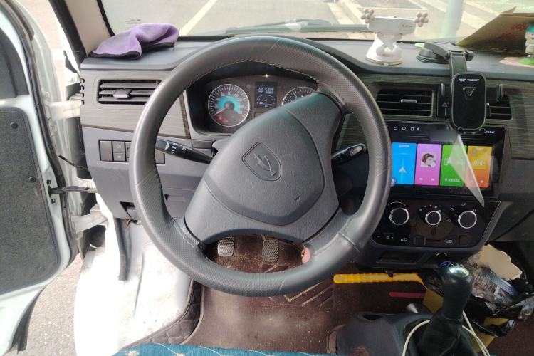 Used Jinbei Hiace X30 2023 1.5L Super-Comfortable Passenger Van 5/6/7-Seater Non-Air-Conditioned Version Model SWC15M