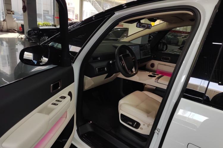 Used Li Auto MEGA 2025 Home Family Special Edition
