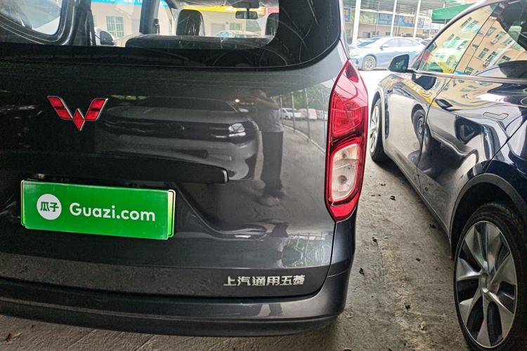 Used Wuling Hongguang New Energy 2024 All-Electric Model 300KM Practical Version Right Rear Taillight