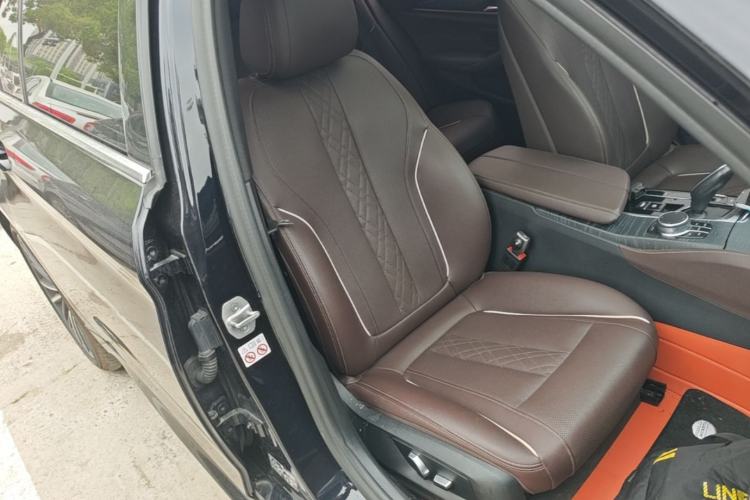 Used BMW 5 Series 2021 Facelifted 530Li Leading Edition M Sport Package Right Front Seat