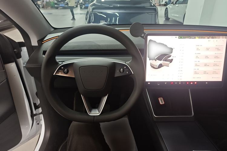 Used Tesla Model Y 2025 Long-Range All-Wheel Drive First Edition Steering Wheel