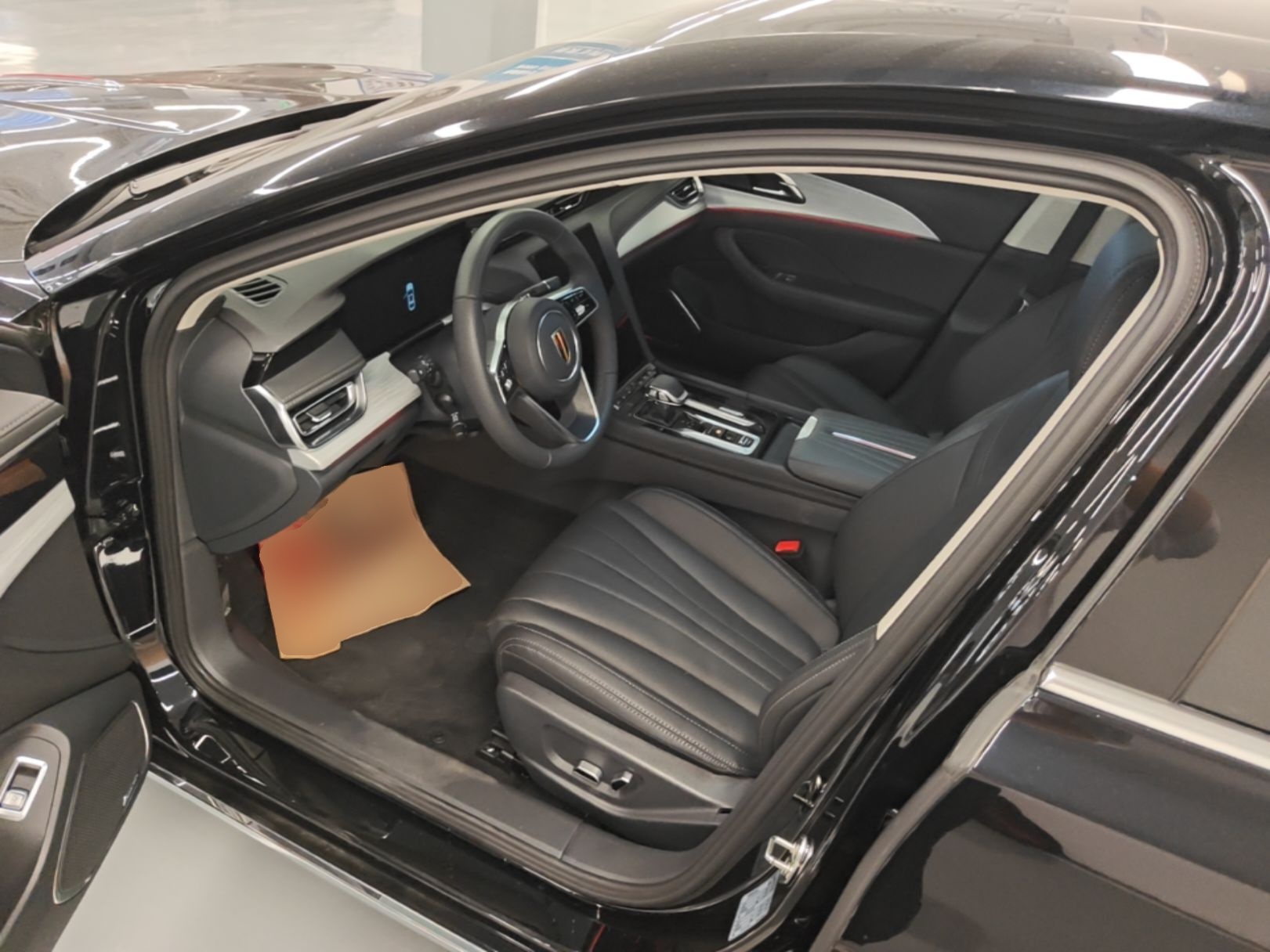 Hongqi H5 2025 2.0T Automatic Flag Edition – 500 000 Units Commemorative Version — снимка 18