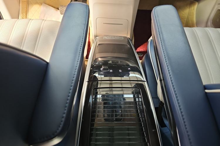 Used Roewe iMAX8 2021 400TGI Supreme Series Ultimate Edition
