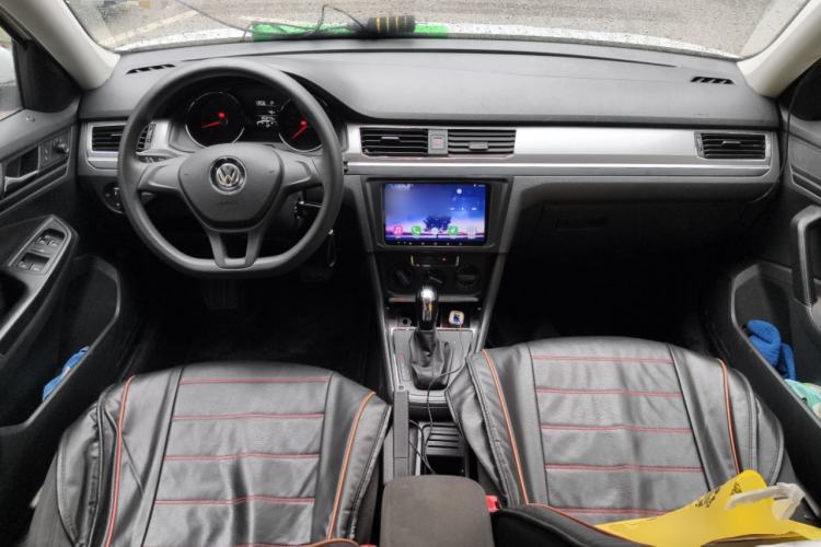 Used Volkswagen Bora 2016 1.6L Automatic Fashion Model Center Console