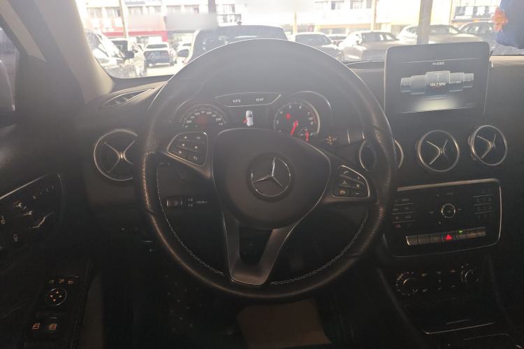 Used Mercedes-Benz GLA 2017 GLA 200 Fashion Model