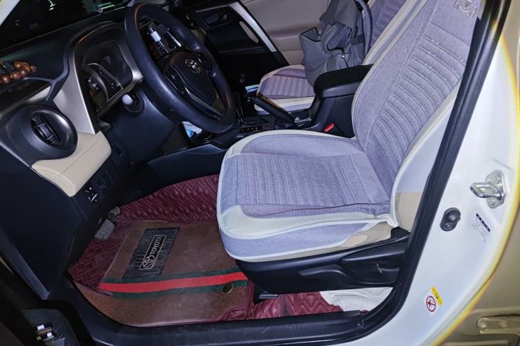 Used Toyota RAV4 2015 2.0L CVT Two-Wheel Drive Fashion Edition
