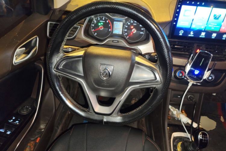 Used Baojun 310W 2017 1.5L Manual Comfort Version China VI Emission Standard
