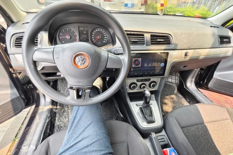 Used Volkswagen Lavida 2013 Revised Classic 1.6L Automatic Fashion Edition Center Console