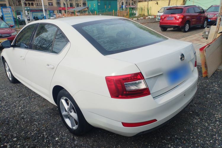 Used Skoda Octavia 2015 1.6L Manual Yijun Edition Rear Left 45 Deg