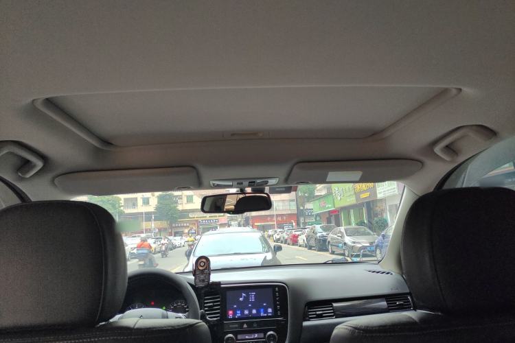 Used Mitsubishi Outlander 2018 2.0L Two-Wheel Drive Glory Edition 5 Seats Headliner