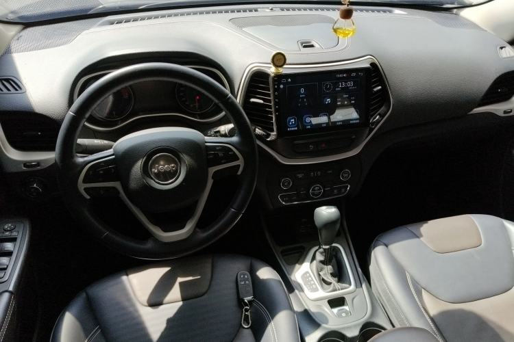 Used Jeep Cherokee 2020 2.0L Two-Wheel Drive Classic Sports Edition