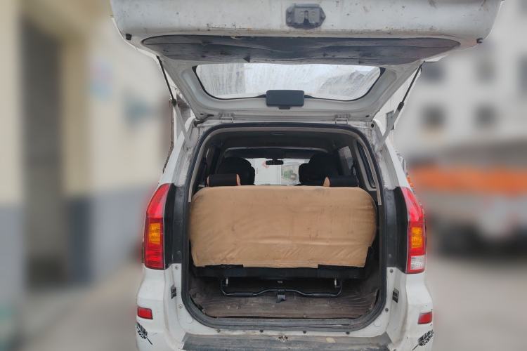 Used Dongfeng Fengon 330 2014 1.5L Manual Standard Edition DK15-02 Trunk