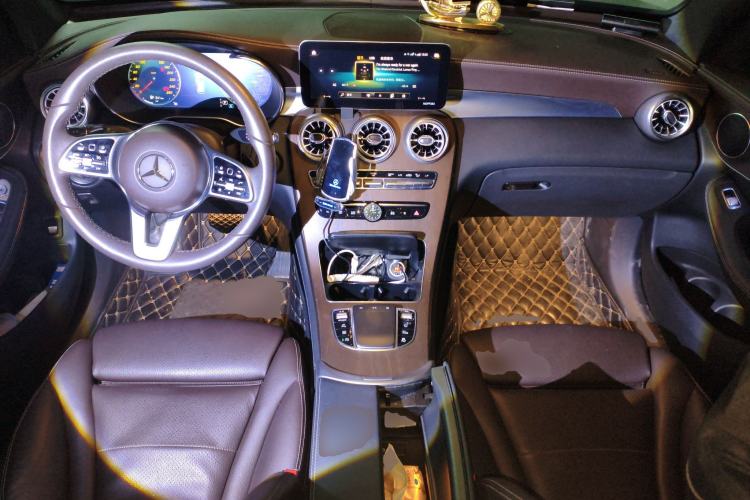 Used Mercedes-Benz GLC 2021 GLC 260 L 4MATIC Luxury Model Center Console