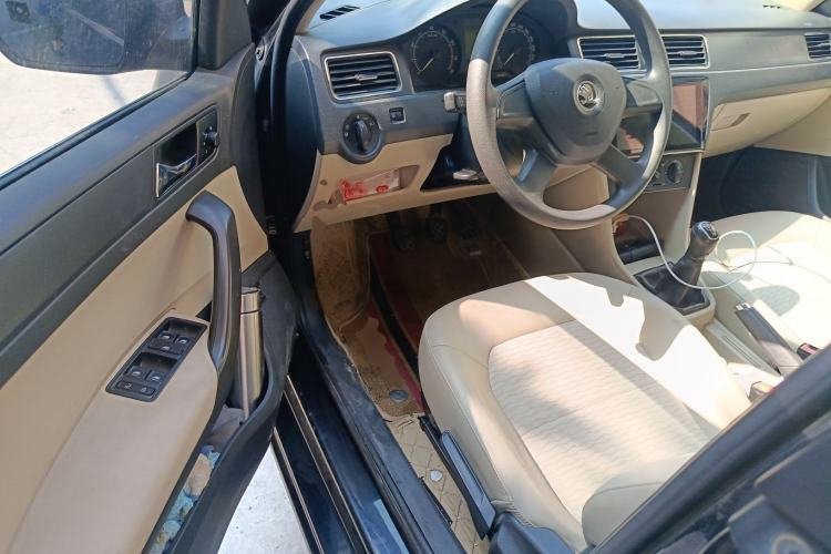 Used Skoda Rapid 2013 1.6L Manual Smart Selection Model
