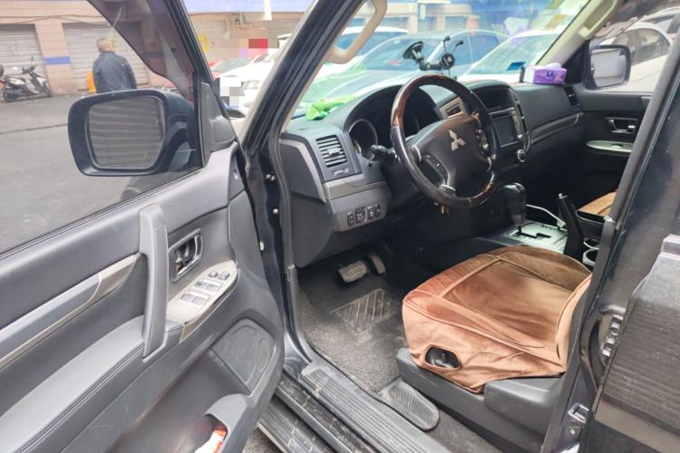 Used Mitsubishi Pajero 2016 3.0L Automatic Prestige Version China IV Standard
