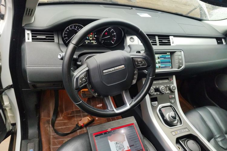 Used Land Rover Range Evoque 2015 2.0T 5-Door Ignite Edition Center Console