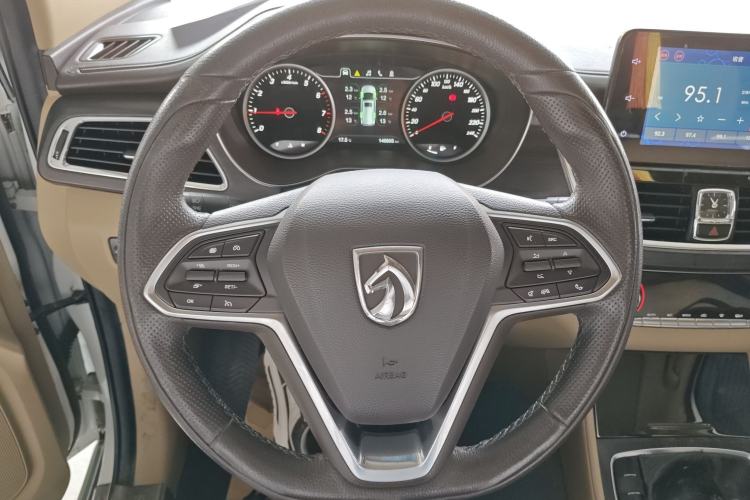 Used Baojun 730 2017 1.5T Manual Prestige Version 7 Seats
