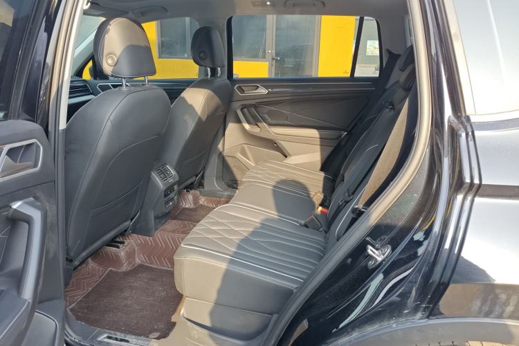 Used Volkswagen Tiguan L 2023 Restyled 330TSI Automatic Two-Wheel Drive R-Line Enhanced Comfort Version
