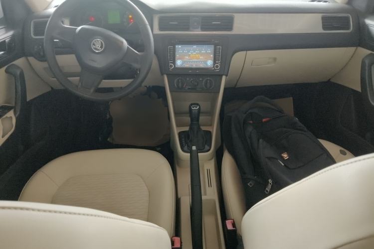 Used Skoda Rapid 2016 1.6L Automatic Chuanxing Edition Center Console