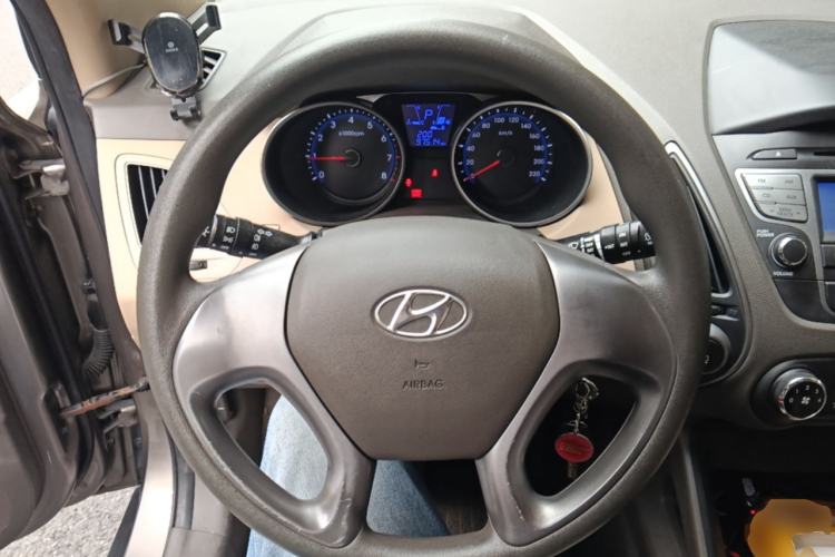 Used Hyundai ix35 2010 2.0L Automatic Two-Wheel Drive New Edition GL Steering Wheel