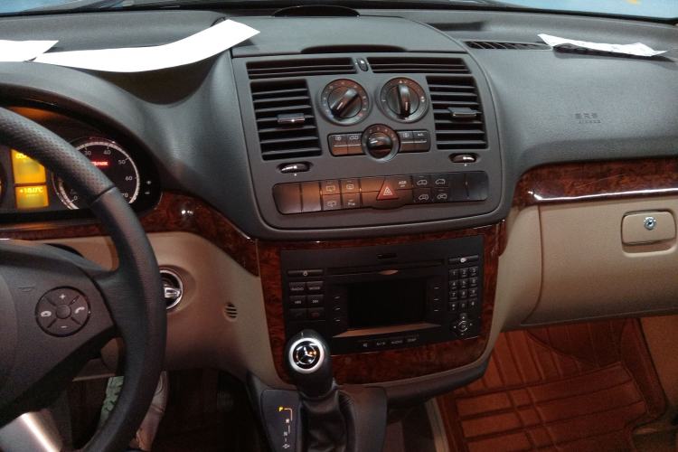 Used Mercedes-Benz Viano 2013 3.0L Comfort Edition Center Console