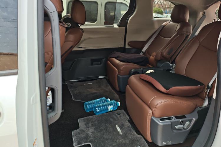 Used Toyota SIENNA 2024 2.5L Hybrid Comfort Edition Left Rear Seat