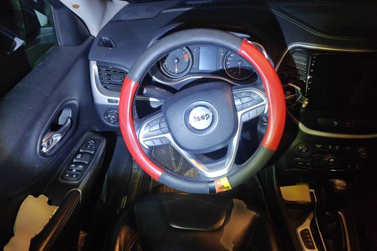 Used Jeep Cherokee 2016 2.4L Leading Edition
