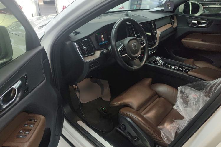 Used Volvo XC60 2022 B5 4x4 Smart Luxury Edition