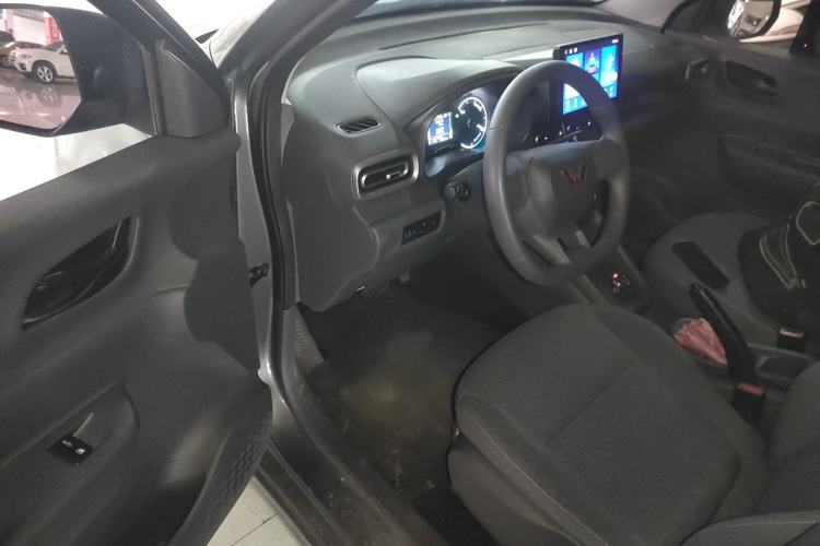Used Wuling Hongguang New Energy 2025 Extended-Range Hybrid 50 km Utility Version Driver Seat