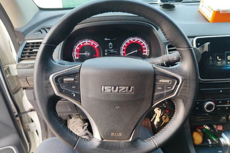 Used Isuzu D-MAX 2020 2.5T 4x4 Automatic Flagship Edition China VI Standard Extended Version JE4D25Q6A
