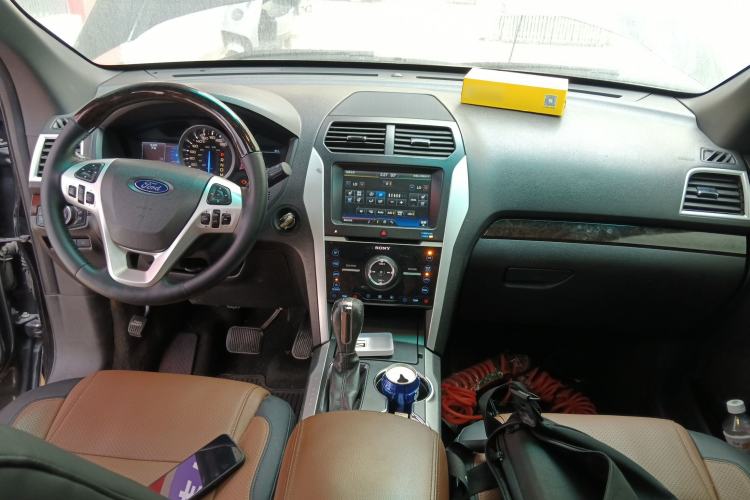 Used Ford Explorer 2013 3.5L Deluxe Model Center Console