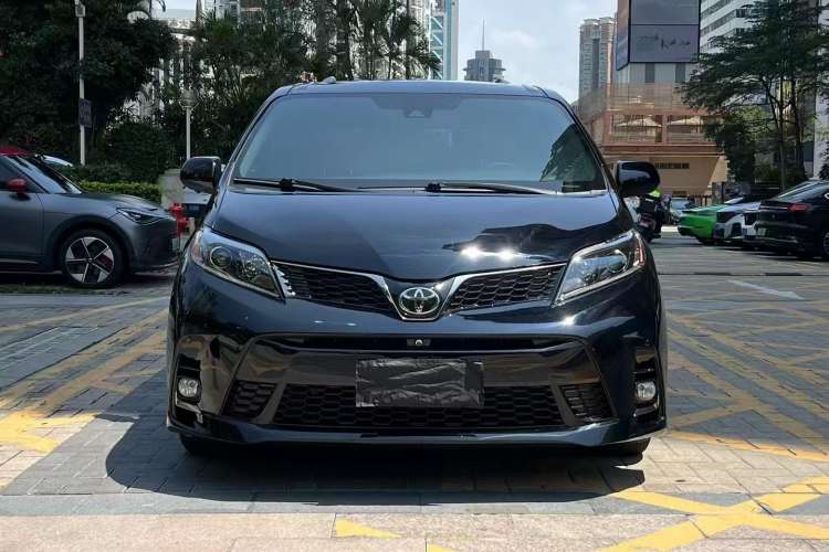 Used Toyota Sienna 2018 3.5L Two-Wheel Drive SE U.S. Specification
