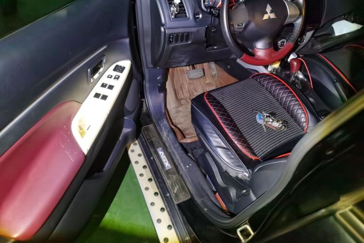 Used Mitsubishi ASX 2013 2.0L CVT Two-Wheel Drive Elite Edition Driver Seat