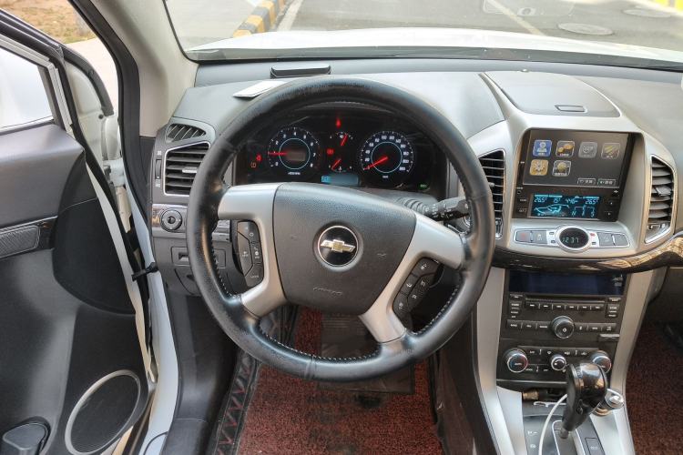 Used Chevrolet Captiva 2014 2.4L 4x4 Flagship Edition 7 Seats Steering Wheel
