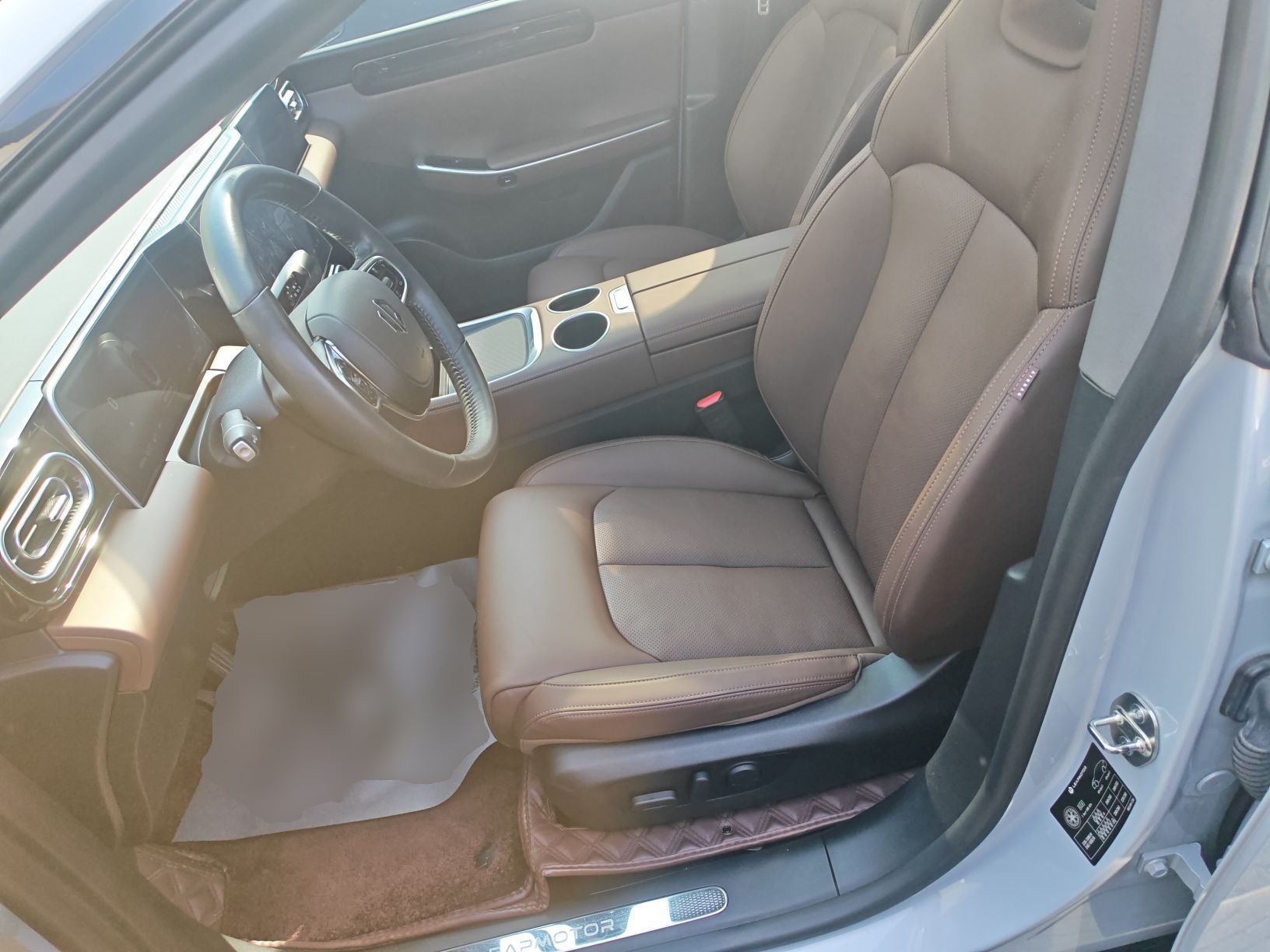 Переднее сиденье в автомобиле