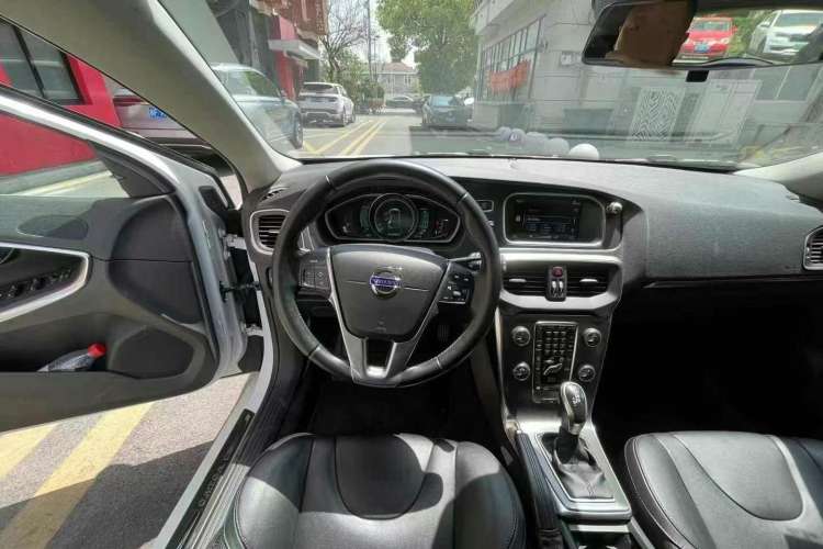 Used Volvo V40 2014 2.0T Zhiya Edition
