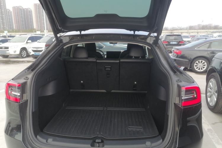 Used Tesla Model Y 2021 Standard Range Rear-Wheel Drive Version Trunk