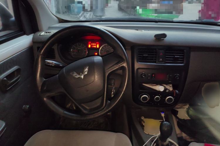 Used Wuling Rongguang V 2016 1.5L Practical Version Non-Power-Assisted
