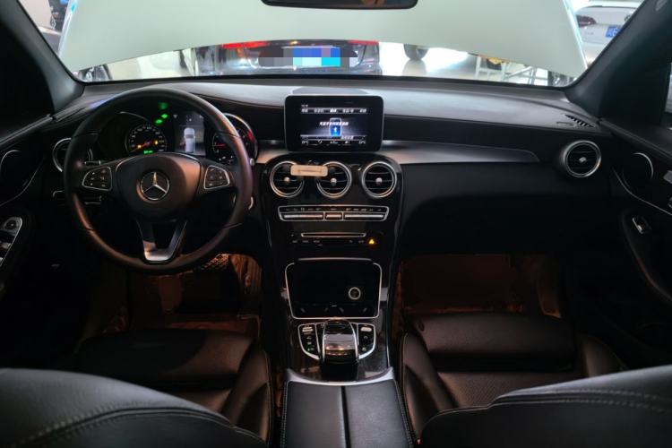 Used Mercedes-Benz GLC 2018 GLC 260 4MATIC Dynamic Edition Interior 2