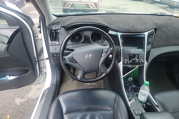 Used Hyundai Sonata 2015 Classic 2.0L Automatic Luxury Edition Steering Wheel