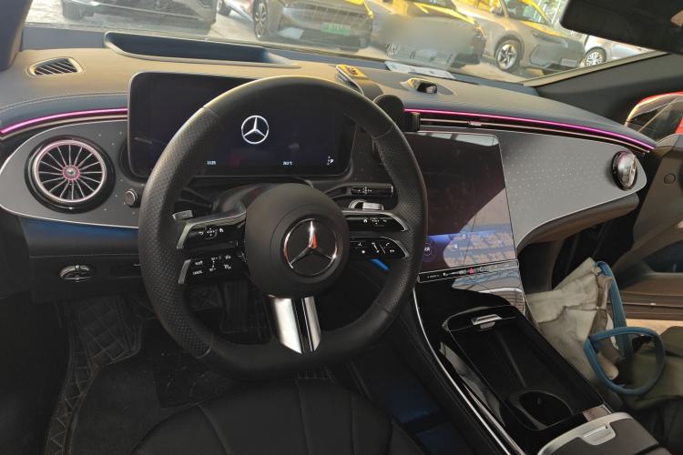 Used Mercedes-Benz EQE 2022 350 First Edition Special Version Center Console