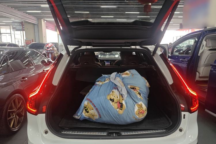 Used Volvo V90 2023 Cross Country B5 AWD Smart Range Edition
