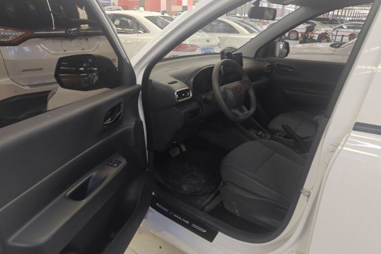 Used Wuling Hongguang New Energy 2024 All-Electric Model 300KM Standard Version Driver Seat