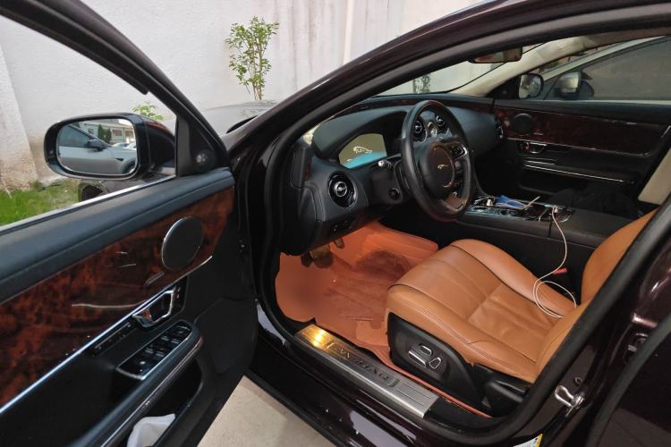 Used Jaguar XJ 2014 XJL 3.0 SC Two-Wheel-Drive Panoramic Business Edition Driver Seat