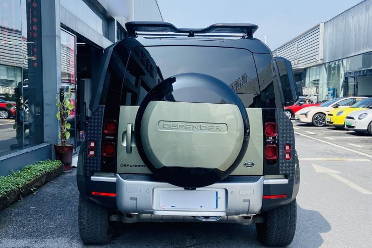 Used Land Rover Defender 2024 110 3.0T P400 Dark Edition Exterior 4