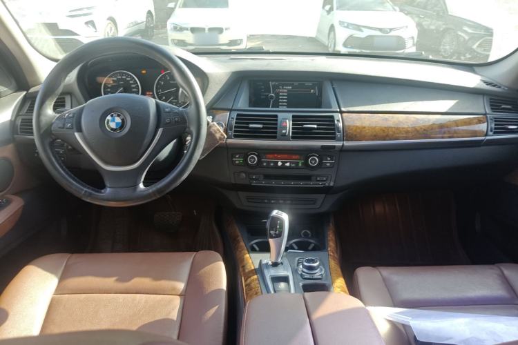 Used BMW X5 2013 xDrive35i Luxury Model Center Console